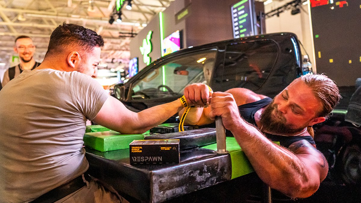 Razer's tweet photo. Day 3 of #Gamescom was an absolute blast—big thanks to everyone who dropped by! 🔥 We'll be here till Sunday so be sure to drop by our Razer booth at Hall 8 tomorrow.

#RazerGamescom https://t.co/sk5Bhjpy6Z