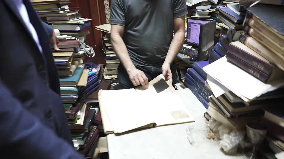 querynotfound's tweet photo. In the middle of this video (2:40 mark), @mizrahi_israel shows @DBashIdeas an instance of heavy-handed Russian censorship of a passage in a sefer with the use of tar.

The reason? Mizrahi says "marital issues."

But what does that mean?

Let's investigate.
https://t.co/PhWFVyetSI https://t.co/4FZMnaOvcZ
