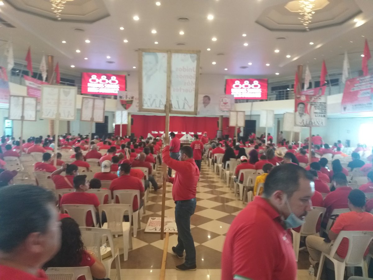 Merlin801027's tweet photo. La familia petrolera responde al llamado de nuestro Secretario General Carlos Jimenez Hernandez para nuestra asamblea informativa de los resultados obtenidos en la revisión de nuestro CCTV! Increíble muestra de hermandad, comunicación, lealtad y unidad que se vive https://t.co/l7PLstcwsX