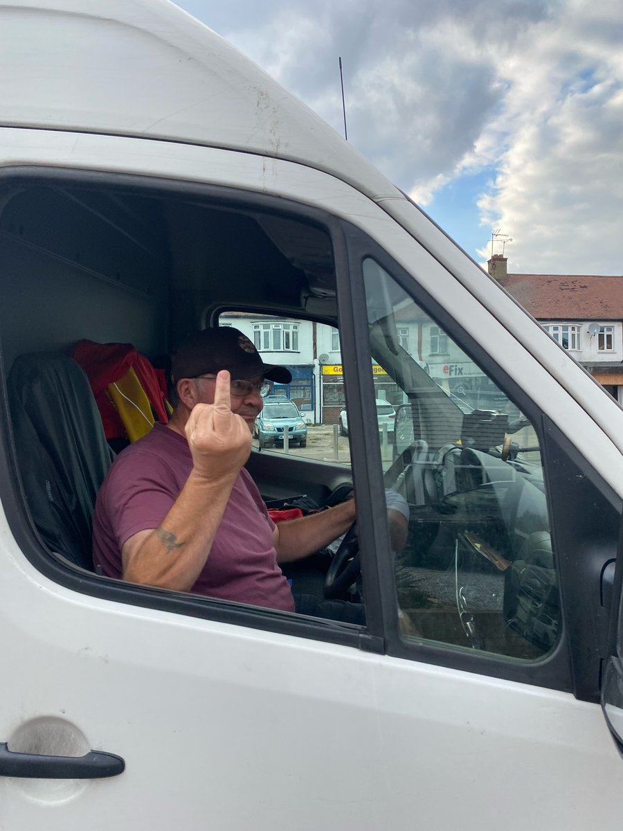 AnneBullen29's tweet photo. Hi @dhlexpressuk I am 30 weeks pregnant. This evening one of your drivers parked over my drive on double yellow lines for 20 minutes and left his van blocking my car from getting on the drive… 1/2 https://t.co/Q7U0Thi53K