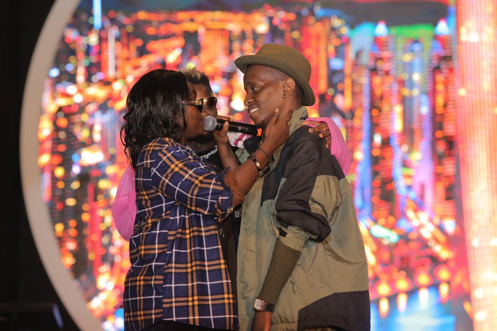 babyfaceug's tweet photo. What a moment?😊
Fille Music X King Of the Mic 🎤 @mckatsug
#FikFameicaLiveInConcert| #SupportUGMusic https://t.co/NIMOxNF0TA