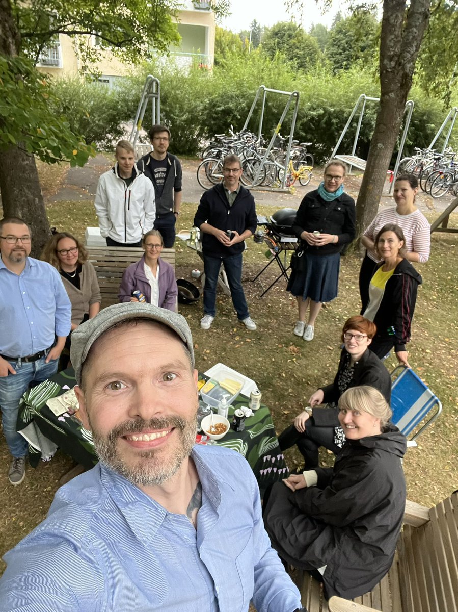 The 1st traditional FAARbeque was held today and had all the ingredients for a good time: no rain, Hot Dogs, and most importantly, a great bunch of people! Thanks to all participants, but special thanks to the afternoon’s FAAR Career Event organizers and the excellent speakers!