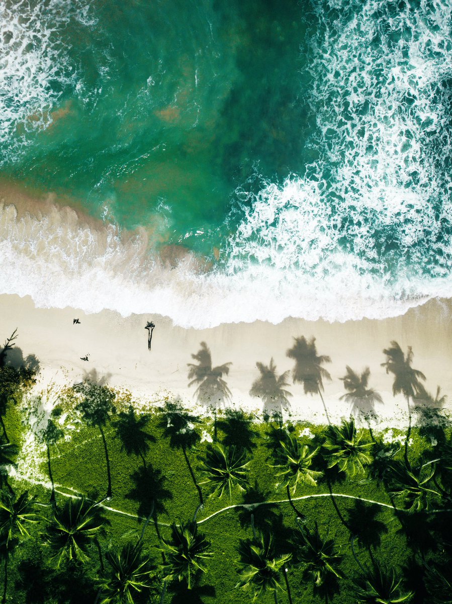 Hello and Happy Friday Everyone! A gorgeous aerial shot of a fantastic looking beach to start the weekend off right! Wishing you all a wonderful weekend!