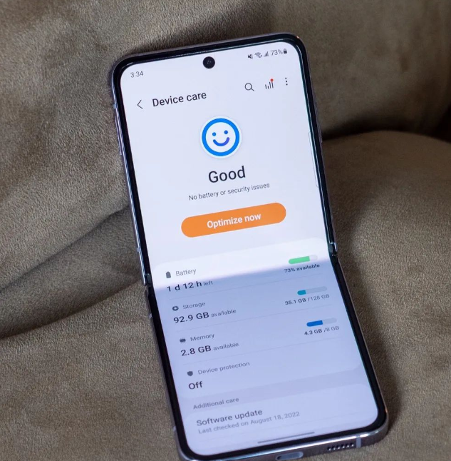 BestForAndroid_'s tweet image. Our review score for the Samsung Galaxy Z Flip 4 is in! We gave it 4.5 out of 5 stars ⭐ What do you think about this? 
#samsung #samsunggalaxy #samsunggalaxyz #samsunggalaxyzflip #samsunggalaxyzflip4 #galaxy #galaxyz #galaxyzflip #galaxyzflip4 #foldable #foldablephone