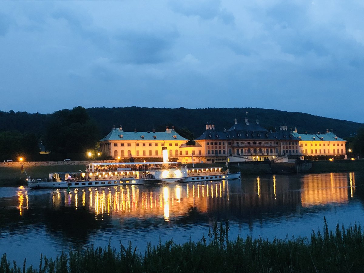Grüße aus der Radelbar 🍻😋
Dresdens schönster Biergarten immerhin 💪
Der #TL noch einen duften Abend gewünscht