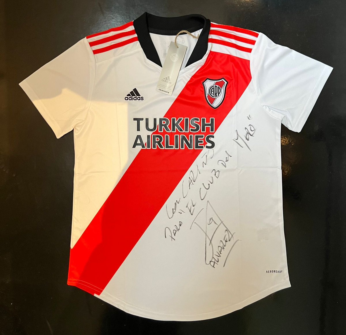 SANTIAGODELMORO's tweet photo. Hoy!!!A las 20hs hasta la medianoche estamos en vivo en #ElClubDelMoro en FM99.9 la 💯 📻y regalamos la camiseta firmada por JULIAN🍀🍀🍀 https://t.co/jUuC9Cm9BO