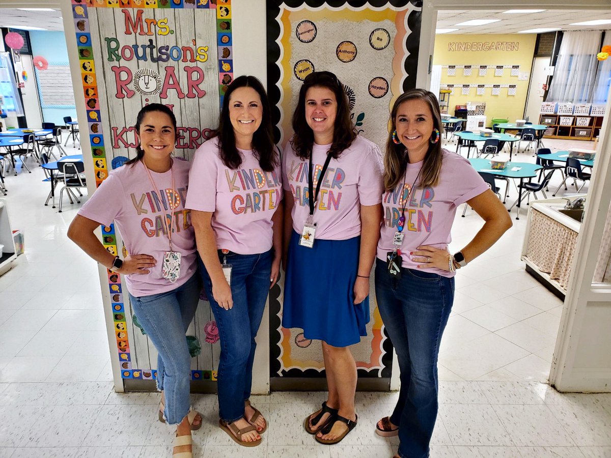 LibbyRoutson's tweet photo. Chicka Chicka Boom Boom day with this dream team! Happy FriYAY! 🌴 @GES_lions https://t.co/6Fi8UgdHht