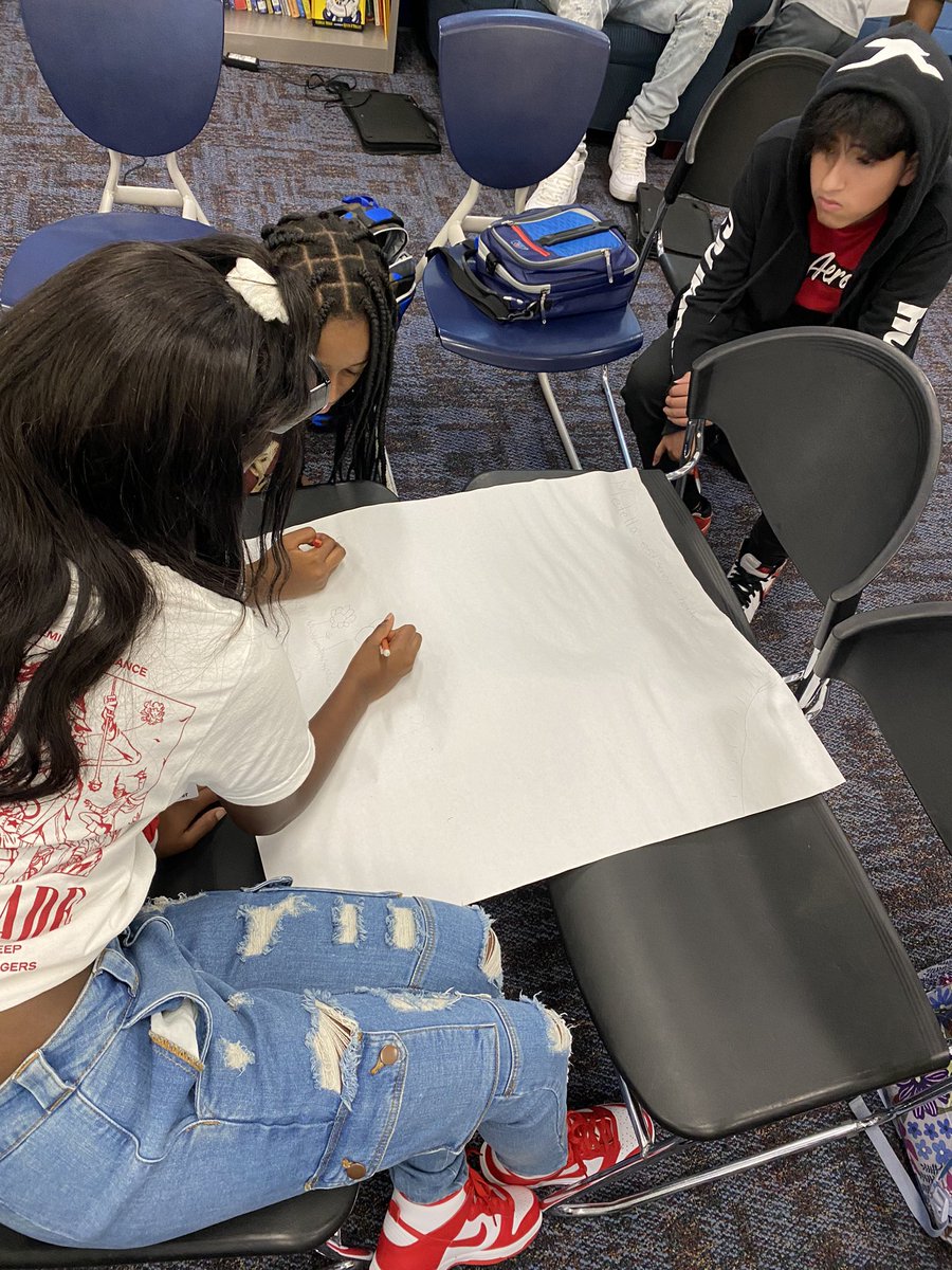 MagistraCheatha's tweet photo. Writing and illustrating sentences in Latin today. @DentMiddle #latinteacher #latinclass https://t.co/JYv0isvecc