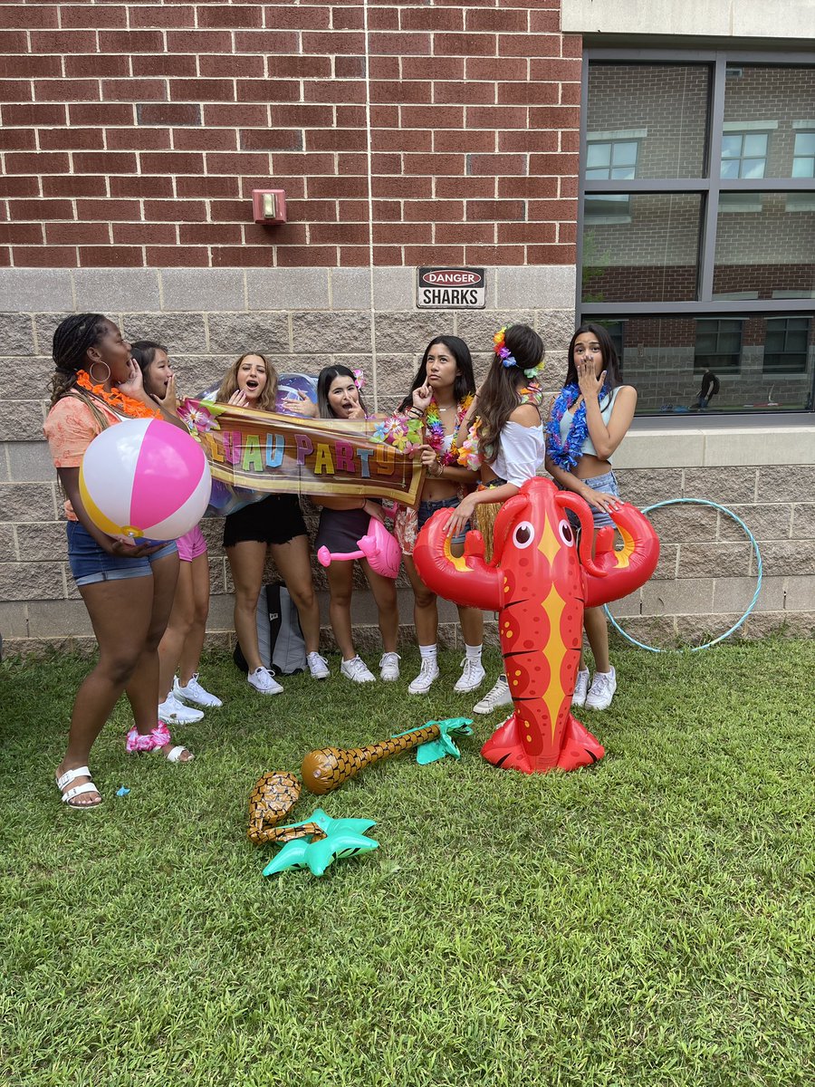 sdavis1908's tweet photo. Ohana Champe! It’s a great day for a Luau! #TIKItime @SolomonTWright1 @mbonner_Champe @sdavis1908 @Tara_Woolever @JohnChampeHS @MsDRJohnson1 @TheChampeAD @ChampeKinz  #jchsriseup #champeexcellenceeverywhere https://t.co/FfGs48zjSD