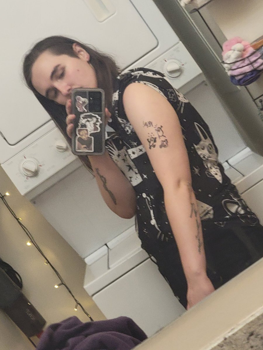 Cosnoart's tweet photo. So glad to have been able to meet @DrawfeeShow in Seattle and the new tattoo I received from them! #drawfee https://t.co/Yo3eDvj6pN