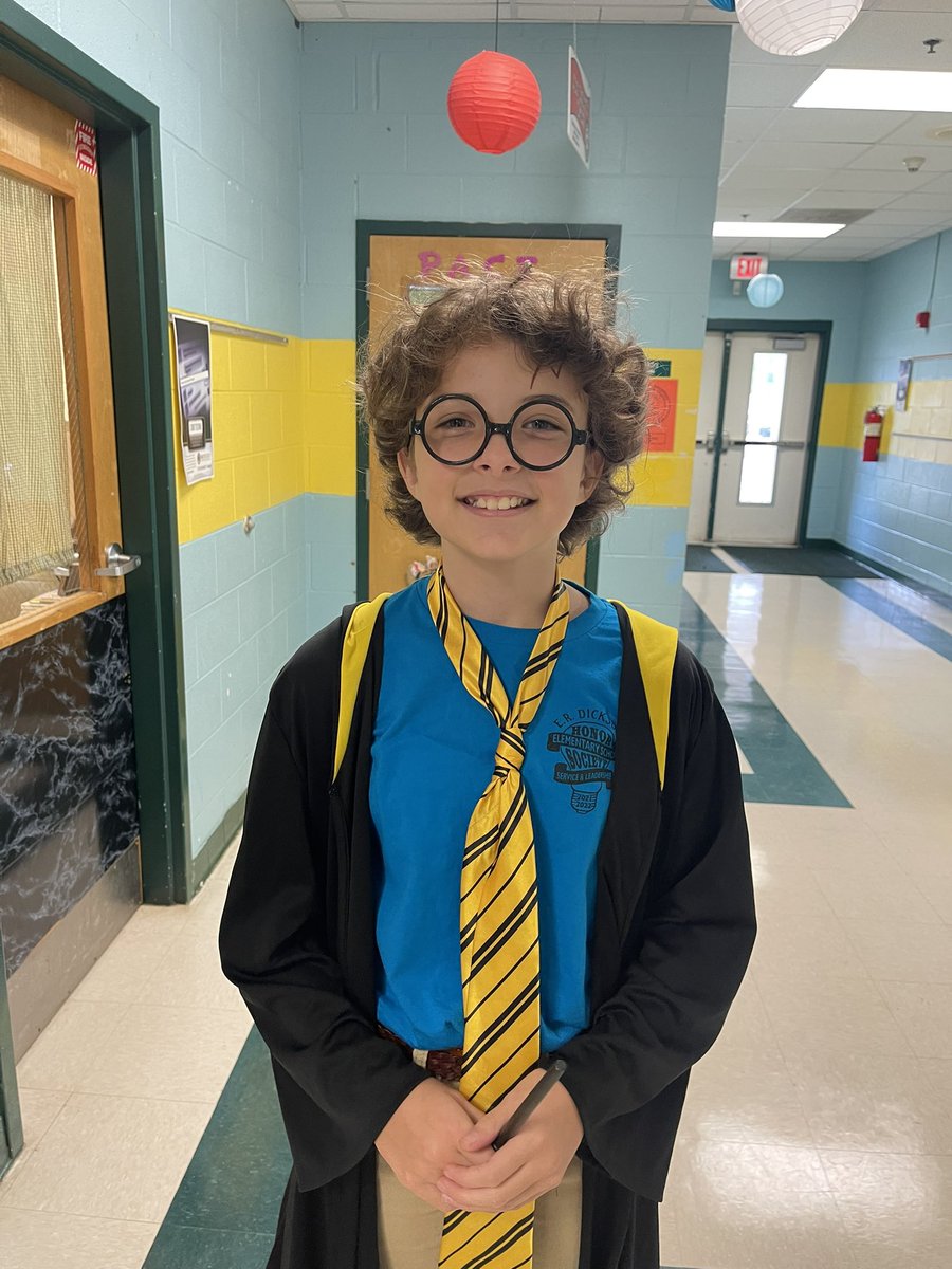 ramonajsavell's tweet photo. Our first book celebration of the year! Harry Potter and the Sorcerer’s Stone. They’ve had an exciting day filled with treats, trivia, discussions about family and friendships… FUN FRIDAY! #dicksontigers #erdprincipal #mcpss https://t.co/A6YDO5f3pg