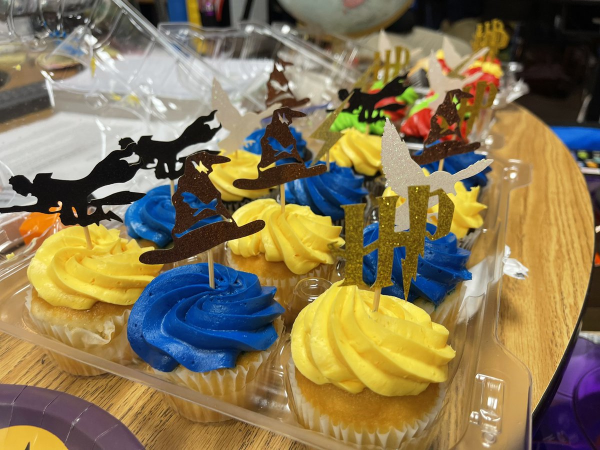 Our first book celebration of the year! Harry Potter and the Sorcerer’s Stone. They’ve had an exciting day filled with treats, trivia, discussions about family and friendships… FUN FRIDAY! #dicksontigers #erdprincipal #mcpss