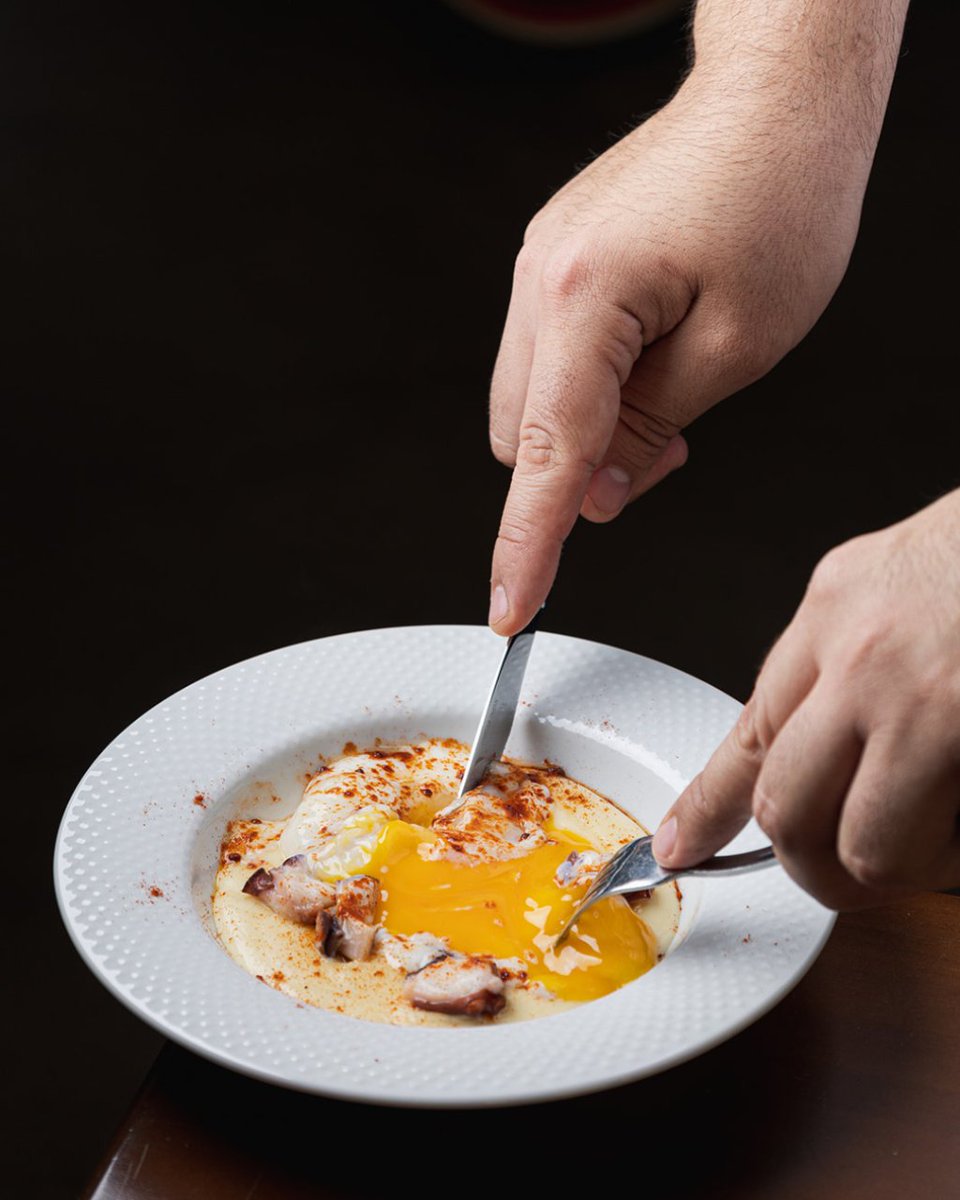 🐙 𝙿𝚊𝚛𝚖𝚎𝚗𝚝𝚒𝚎𝚛 𝚍𝚎 𝚙𝚊𝚝𝚊𝚝𝚊, 𝚙𝚞𝚕𝚙𝚘, 𝚑𝚞𝚎𝚟𝚘 𝚊 𝚋𝚊𝚓𝚊 𝚝𝚎𝚖𝚙𝚎𝚛𝚊𝚝𝚞𝚛𝚊 𝚢 𝚊𝚌𝚎𝚒𝚝𝚎 𝚍𝚎 𝚙𝚒𝚖𝚎𝚗𝚝𝚘́𝚗

Este es uno de los platos que deberías probar cuando nos visites. Perfecto para compartir. 

Asegúrate una mesa en el 656 44 55 25.