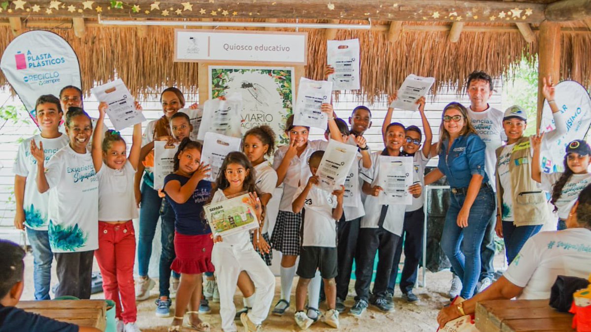 EPACartagena's tweet photo. Realizamos un encuentro con los Proyectos Ciudadanos y Comunitarios de Educación Ambiental #PROCEDAS en el Aviario Nacional, donde conocieron sobre las facultades naturales de los ecosistemas. https://t.co/BVYGHFV6zN
