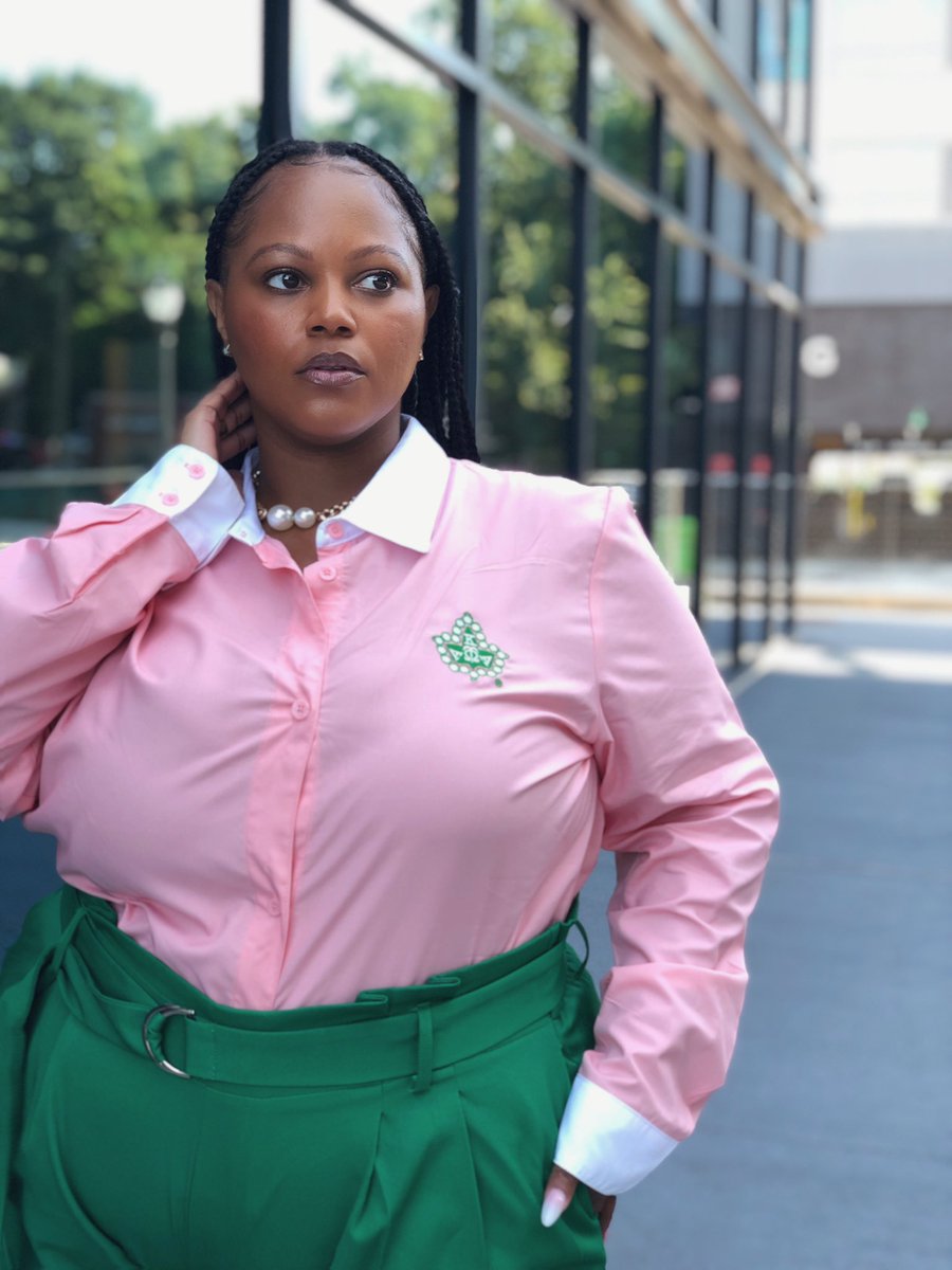 BDeniseCole's tweet photo. The @ivystorehouse August Ivy Box has me pretty in pink and gorgeous in green! #ivystorehouse #ivybox #alphakappaalpha #aka1908 https://t.co/exAgogQIQa