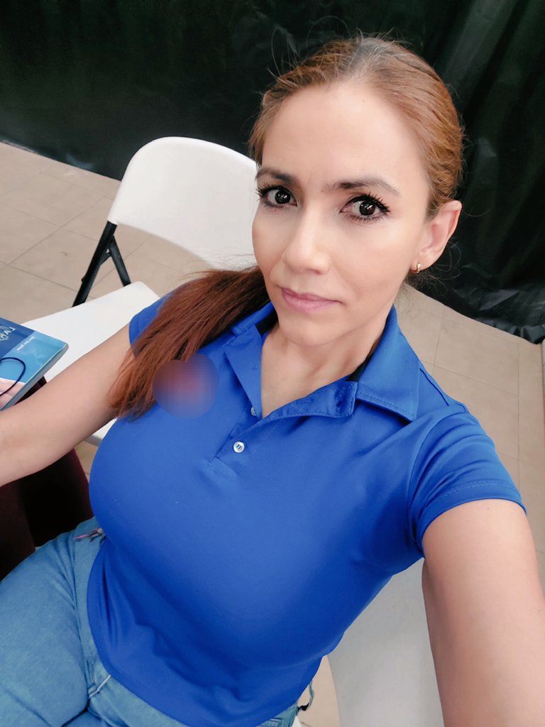 Verenci's tweet photo. Muy buen día! Aquí trabajando. https://t.co/9Xs3WXIrJU