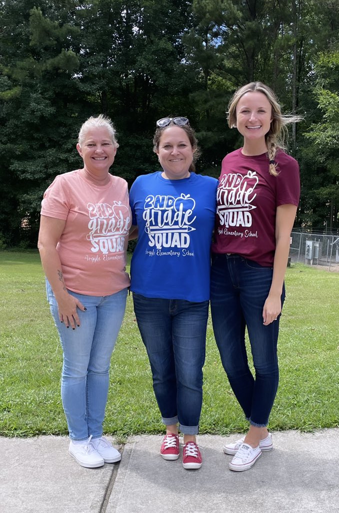 JCamery's tweet photo. On Fridays, we wear matching shirts #SecondGradeSquad @bdettelbach1 @ArgyleElem https://t.co/G88jAfks4l