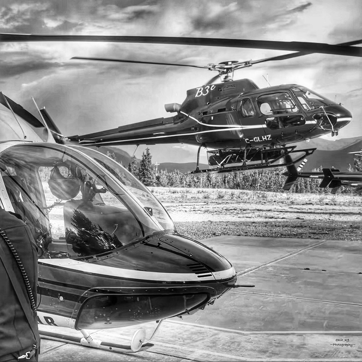 MIND THE BLADES!
Orientating on helicopter operations, reviewing landing zone set-up, and discussing options &amp; priorities for  emergencies that directly involve helicopters. #ShortFinal #Touchdown 
#DigitalFirefighter