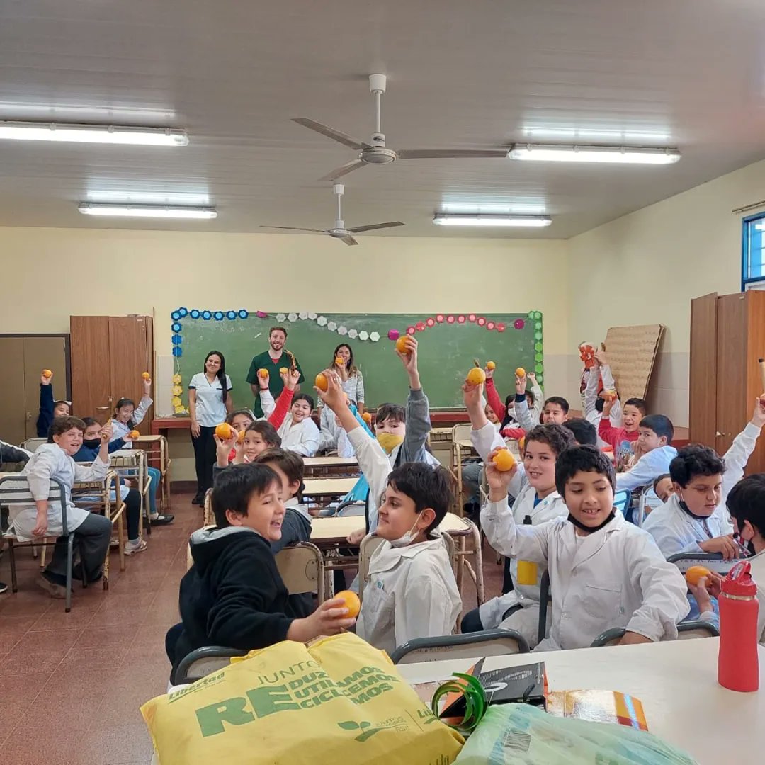 Desde el #IPS estuvimos en la Escuela N.° 335 charlando sobre Alimentación y #ultraprocesados 🧈, junto a los pasantes Perla y José, de las Universidades Gastón Dachary y Cuenca del Plata

Muchas gracias por la invitación!

<a href="/LisandroBenmaor/">Lisandro Benmaor</a>