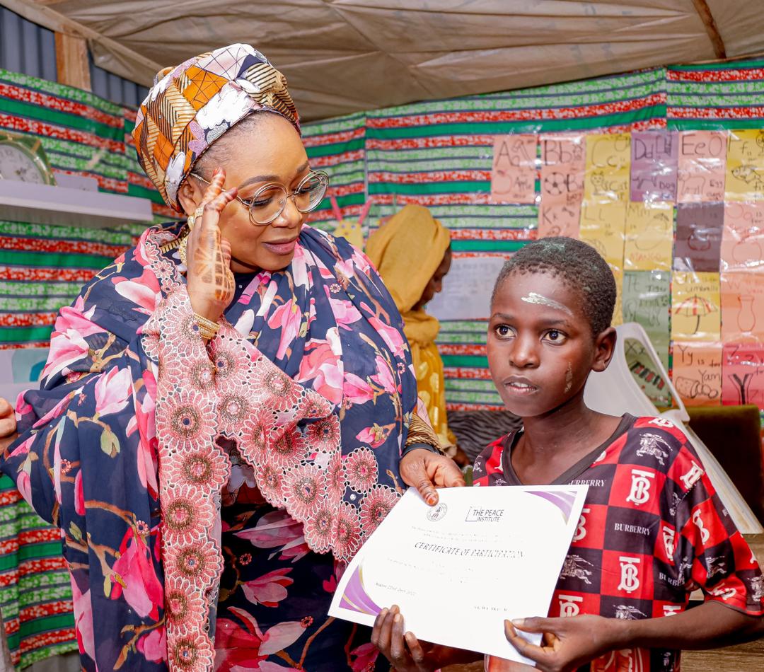 KemPatriot's tweet photo. @ImmaculateIman is 
A gift that keeps giving!
#MamaIDP is focused on giving Internally Displaced Persons hope &amp; a sense of belonging despite life's challenges 
Pictures show #MamaIDP  #Harvardstudents, who taught at #IDPcamps &amp; their Happy Students who received Certs
#KemTwits https://t.co/i9D538IN7H