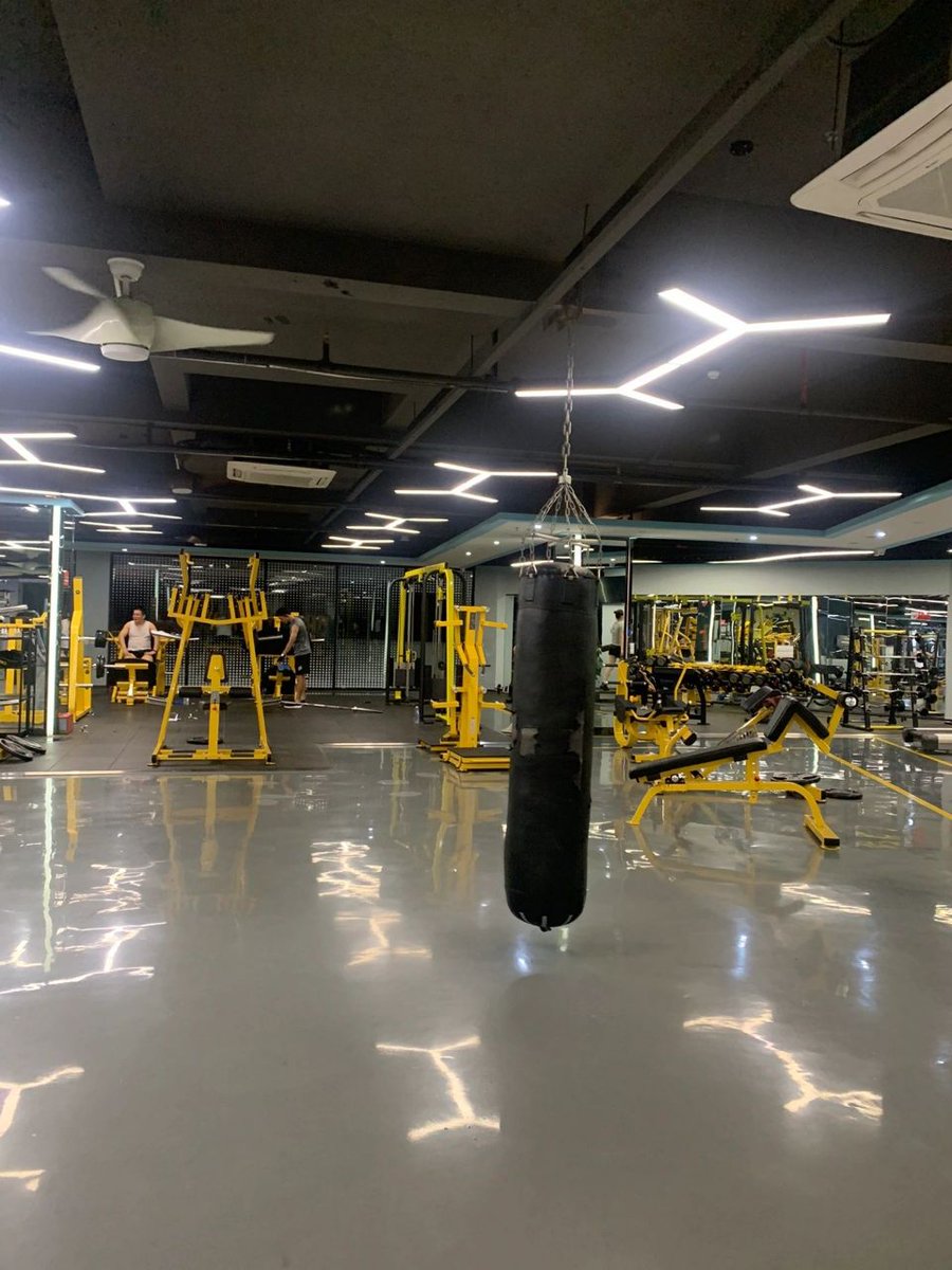 Winnie98109568's tweet photo. Gym for five months. From a little fat and weak to the beginning of the figure! I don't know how much sweat I have flowed along the way https://t.co/ABV1Hm2KDr