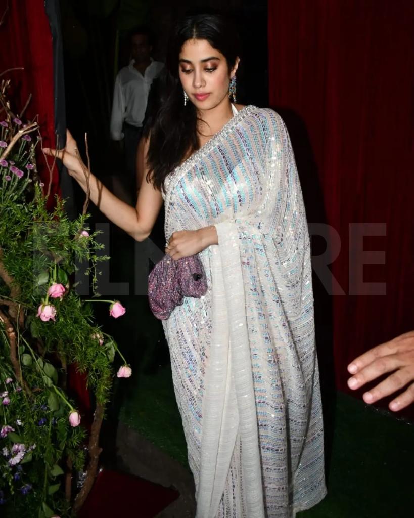 Beautiful!❤️

The lovely #JanhviKapoor was clicked at ace designer #KunalRawal's pre-wedding bash in the city today.