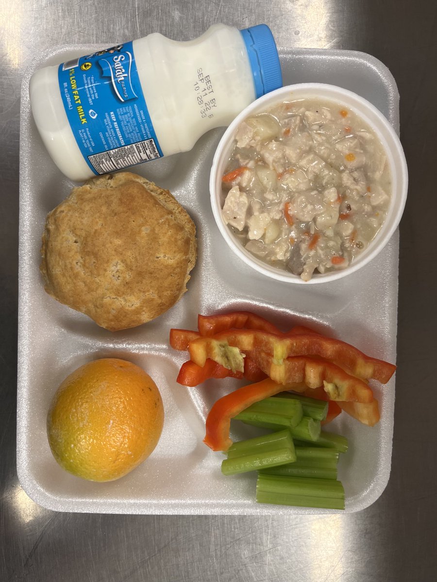 erikamolina4521's tweet photo. Hello Warriors our lunch for today Chicken pot, wrap and our Salad, with variety’s of fruits and veggies ⁦@SSanchez_MS⁩ ⁦@ACarroll_SSMS⁩ ⁦@CFuentes_OP⁩ ⁦@AReyes_OP⁩ ⁦@SandraGrajeda3⁩ https://t.co/yzTyXMHcP6