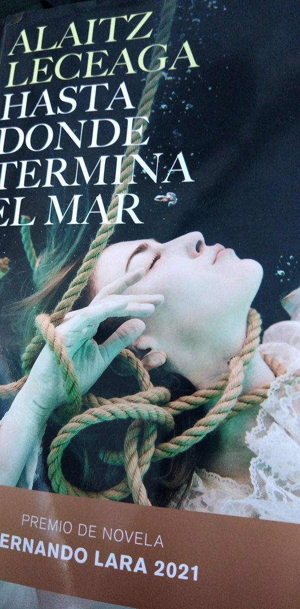 ContarEnBreve's tweet photo. Regalo inesperado. De nuevo inmersa en las historias de @AlaitzLeceaga A ver "Hasta donde termina el mar"#lecturas #libros https://t.co/GO3QZEF7lK