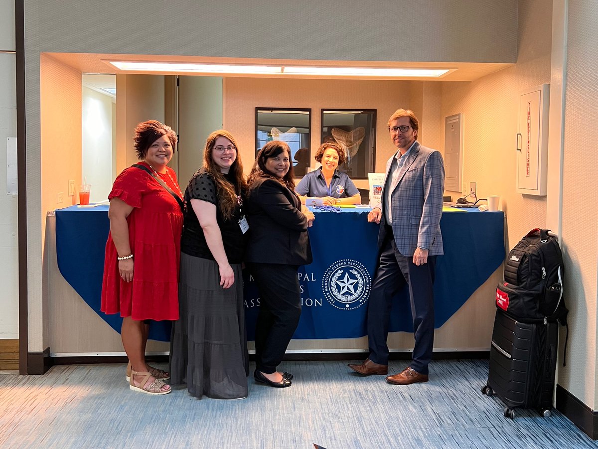 generalcode's tweet image. The #Texas team of Kirk &amp;amp; Faye spent time w/ @texasmuniclerks members at the TMCCP Open Meetings Act Seminar. See more pics from this terrific event: bit.ly/3Q1idKM

#TMCA #Secretaries #City #Clerks #education #FranklinLegalPublishing #GeneralCode #FamilyofCompanies