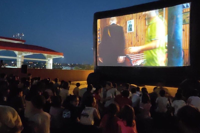 GaziantepBeld's tweet photo. 🎞 Mahallelilerle açık hava sinema günlerimiz devam ediyor.

📍Hayriye Osman Kürekçi İlkokulu

@gbbirtibatofisi @gbbkulturturizm https://t.co/y3emsUep7c