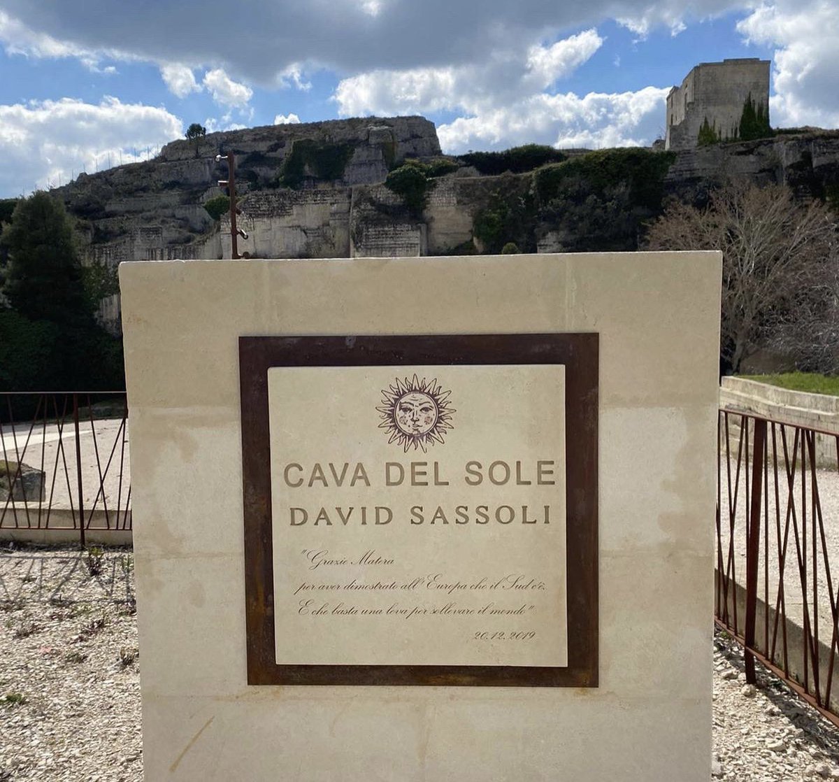 amendolaenzo's tweet photo. “A #Matera c’è una straordinaria aria di libertà che ci fa credere che le tante difficoltà del nostro Mezzogiorno le possiamo affrontare e prendere di petto”. Le parole di David Sassoli, ispirazione per me qui alla Cava del Sole, luogo speciale intitolato proprio a David. https://t.co/hC9T20EAKa