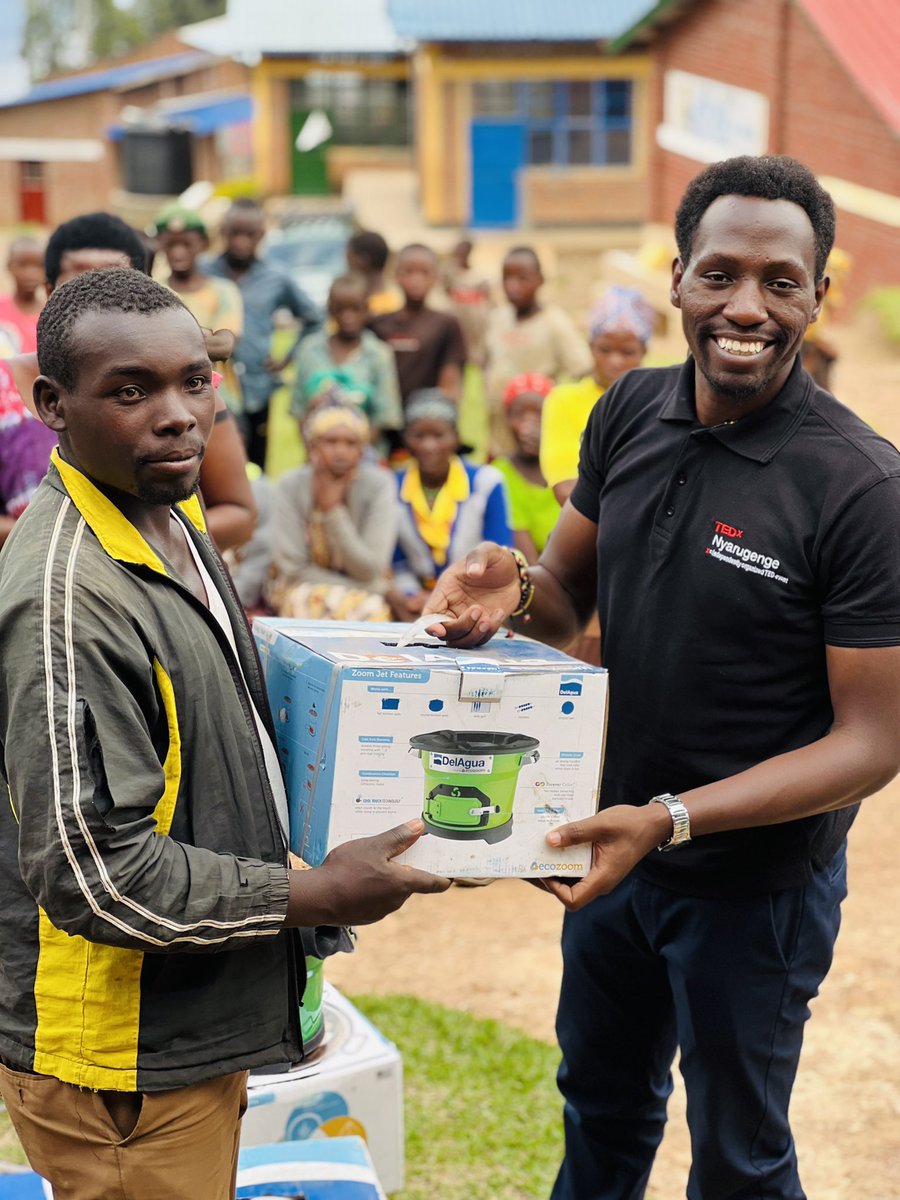 kiiza_SH's tweet photo. Thank you Burera for welcoming us and receiving our deliveries of improved modern stoves that will consume 50% less charcoal, let’s continue to protect and preserve our #environment and live a healthy life #TEDxNyarugenge @Del_Agua #ClimateAction  #Frema https://t.co/Qty67tW0LW