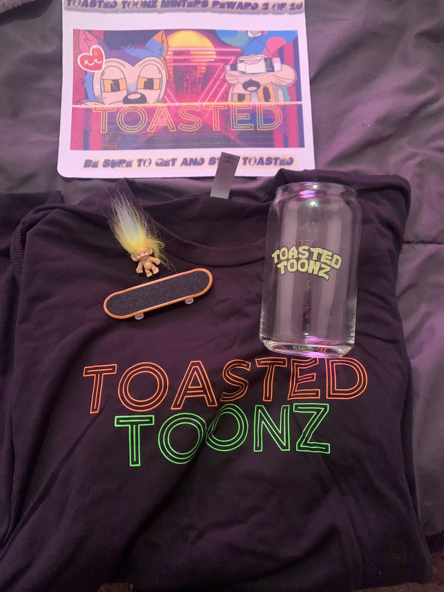 MulletGump's tweet photo. Shout out to @toasted_toonz! Won this brag box from a bounty in poker #letsgettoasted #toasted #toastedtoonz https://t.co/Y2n4KKgneY