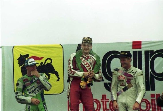 Terrys 1st WSB win Manfield NZ 89 was nice to come home and win ⁦<a href="/popsyosh34/">🇬🇧 POPS-YOSH 34 🏁 ヨシムラ モリワキ</a>⁩ the matching photo from in the pits afterwards