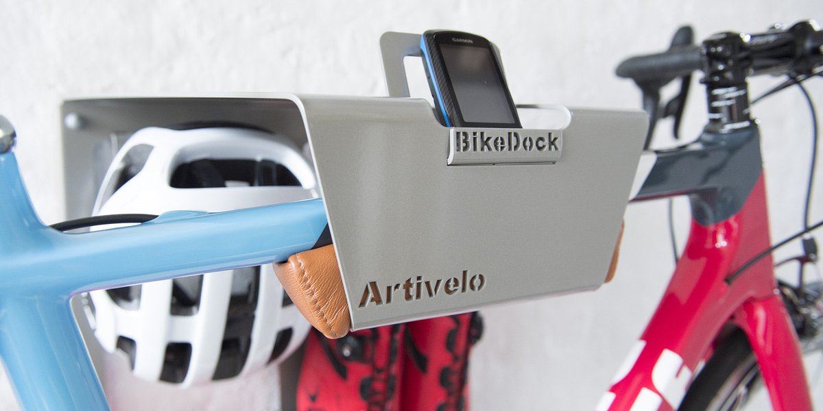 Artivelo_com's tweet photo. Wist je dat je fiets mooi horizontaal hangt aan de muur door het duurzame schuim in het leren kussen.
.
.
#wallart #bikeonthewall #bikeporn #baaw #rittecycles #rittebikes #bikerack #bikestand #cycling #cycle #rideyourbike #roadcycling #procycling #wielrennen #triathlon #trilife https://t.co/BgAhuCaUdG