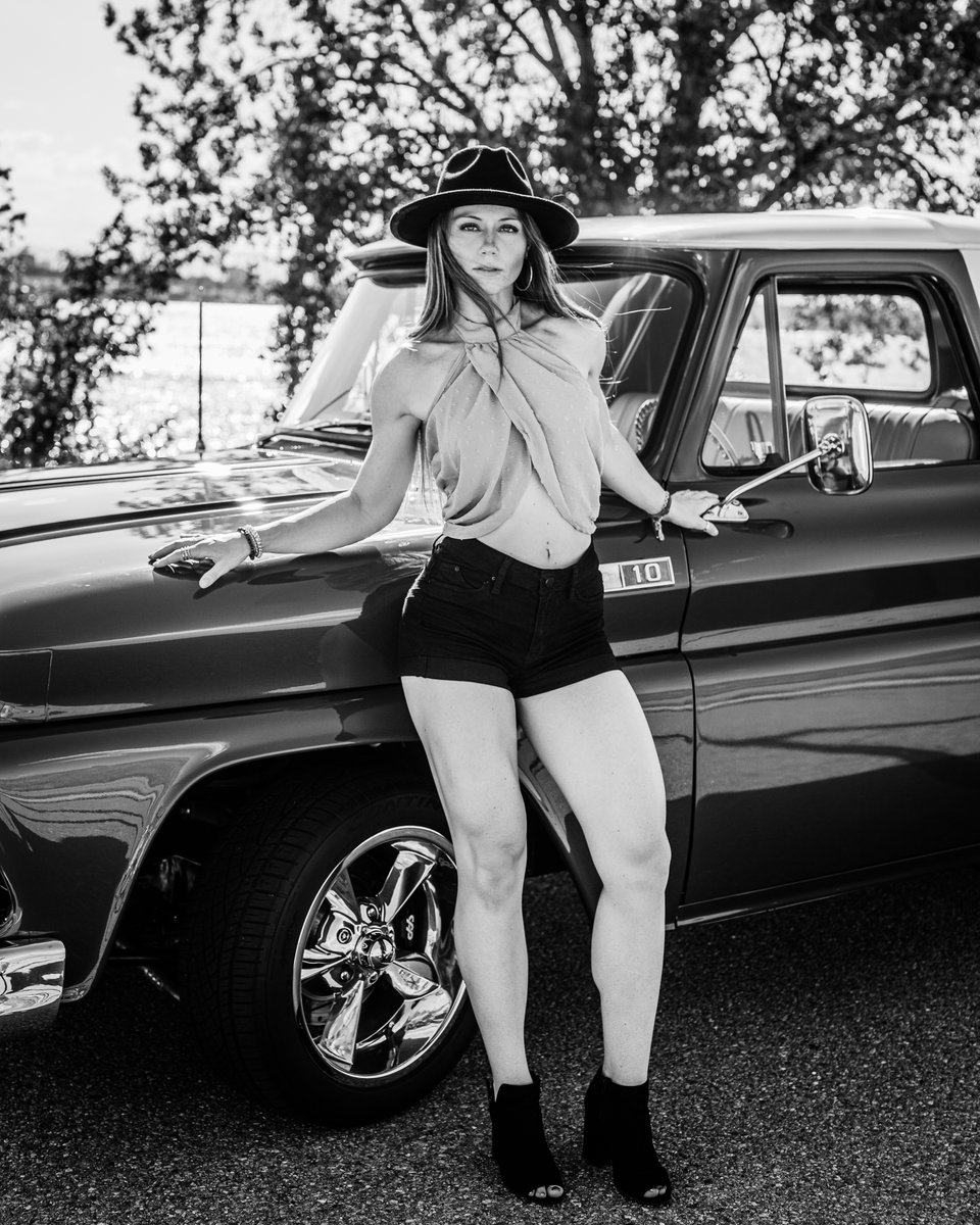 CREATE | inspire | EXPLORE

'ole blue' featuring @kylie_anderson12 

Which is your fav? Color✅ or BW☑️

#scorpio67photo #createinspireexplore #denver #chevytrucks #firefighters #FitnessGirl