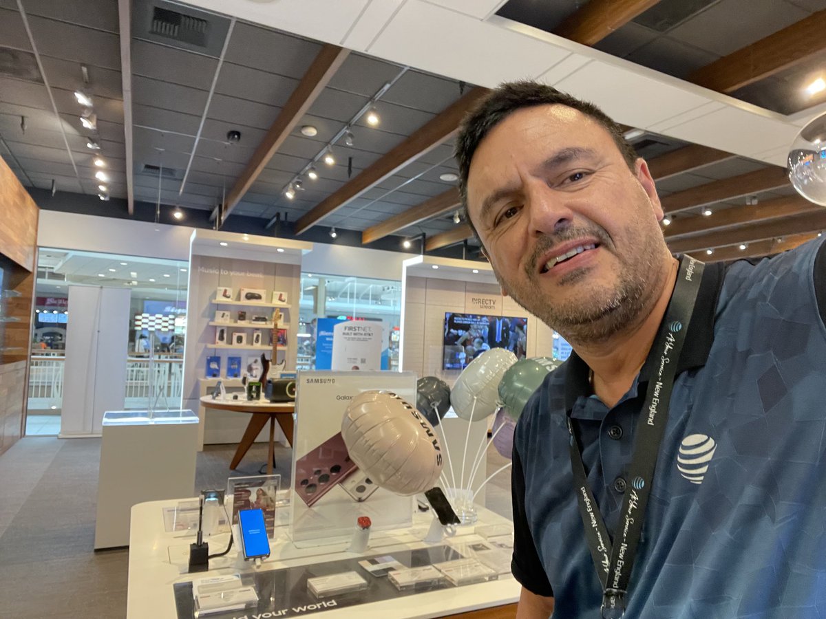 Walikhan4's tweet photo. Get the Flip4 for free and get ZFold4 for $1000 off with any Samsung S Series trade in..hurry hurry ⁦@TheRealOurNE⁩ ⁦@theeastregion⁩ #erflipfold https://t.co/E6xQTEBYjD
