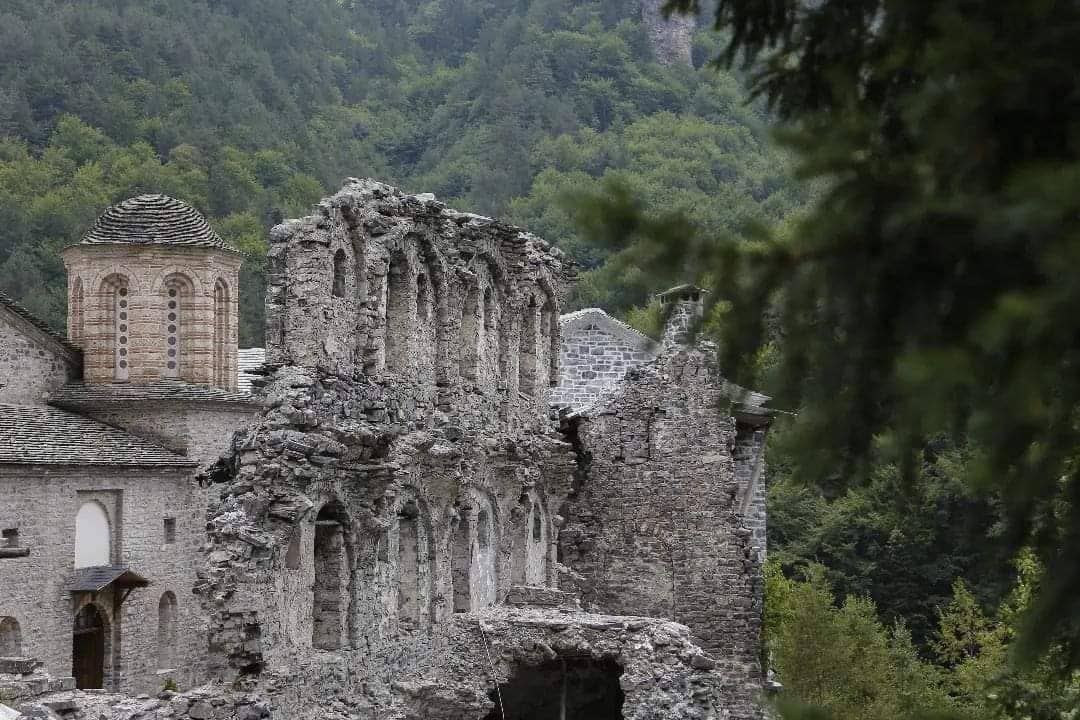 VisitCMacedonia's tweet photo. The old Monastery of Aghios (Saint) Dionysios on Mount Olympus. A relic of history and cultural heritage in Pieria!

#DosomethingGreat #VisitCentralMacedonia #visitgreece #Greece #RegionofCentralMacedonia #experiencePieria #mount #Olympus #amazingdestination #uniqueexperience https://t.co/AbGhockEOf