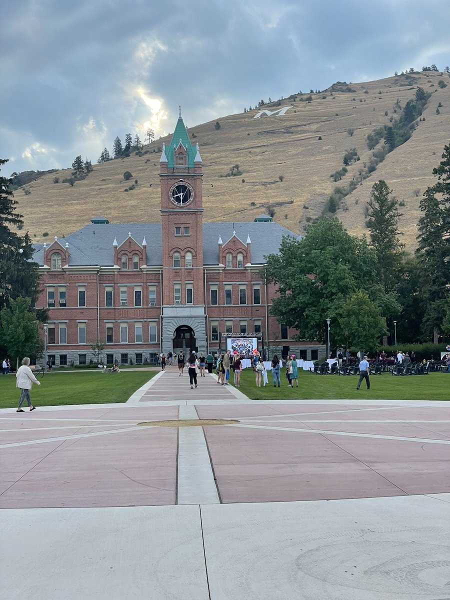 catherineoff's tweet photo. 2022 Faculty Welcome @umontana So excited to start the year off with all of our returning faculty and TWO new amazing tenure track faculty members @daniellekfahey @JaneReynoldsSLP https://t.co/2JvxDCetKv