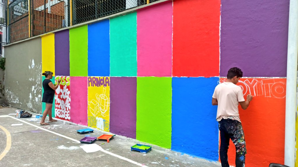 corprodinco1's tweet photo. Hoy desde el sector de #Miraflores en la comuna 14 de #Morrorico se elabora mural de juegos tradicionales gracias al apoyo de @OIMColombia con fondos de #Corea iniciativa de integración comunitaria del proyecto Comunidades con Oportunidades de Desarrollo Local Sostenible y en Paz https://t.co/M0GIKrbmqH