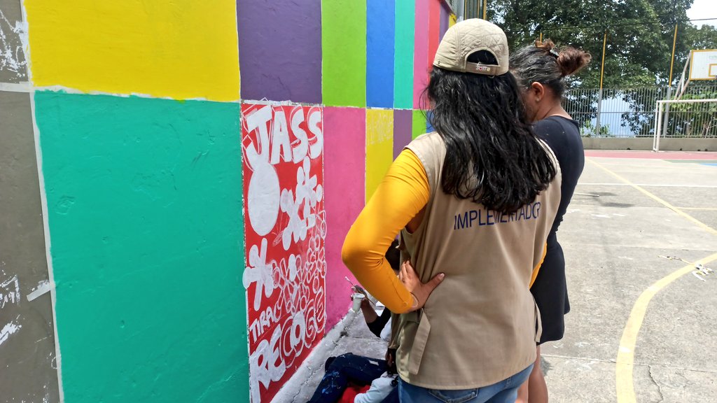 corprodinco1's tweet photo. Hoy desde el sector de #Miraflores en la comuna 14 de #Morrorico se elabora mural de juegos tradicionales gracias al apoyo de @OIMColombia con fondos de #Corea iniciativa de integración comunitaria del proyecto Comunidades con Oportunidades de Desarrollo Local Sostenible y en Paz https://t.co/M0GIKrbmqH
