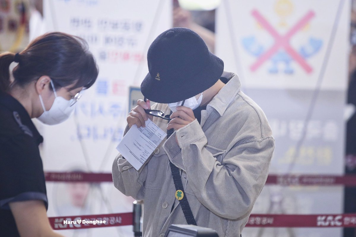 harudonghae's tweet photo. 220826  GMP 출국 ✈️
🎩

@donghae861015 
#동해  
#이동해
#donghae
#슈퍼주니어 https://t.co/375ZkLjsma