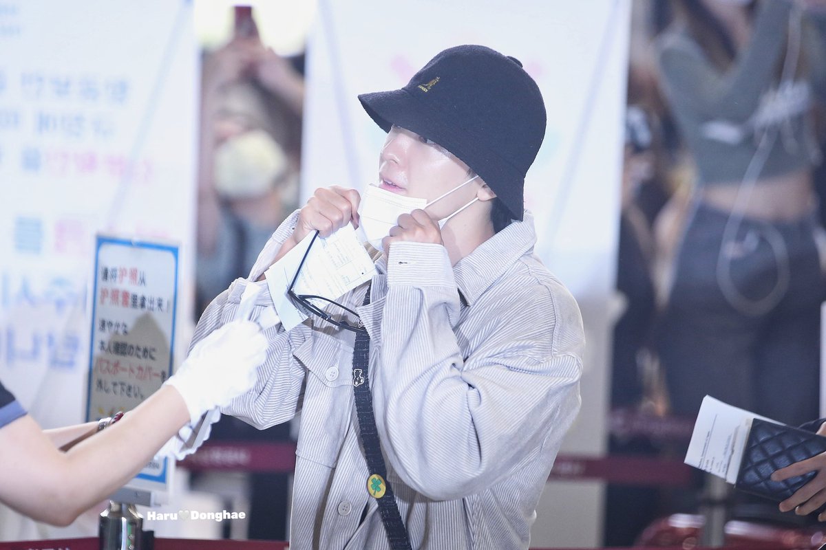 harudonghae's tweet photo. 220826  GMP 출국 ✈️
🎩

@donghae861015 
#동해  
#이동해
#donghae
#슈퍼주니어 https://t.co/375ZkLjsma