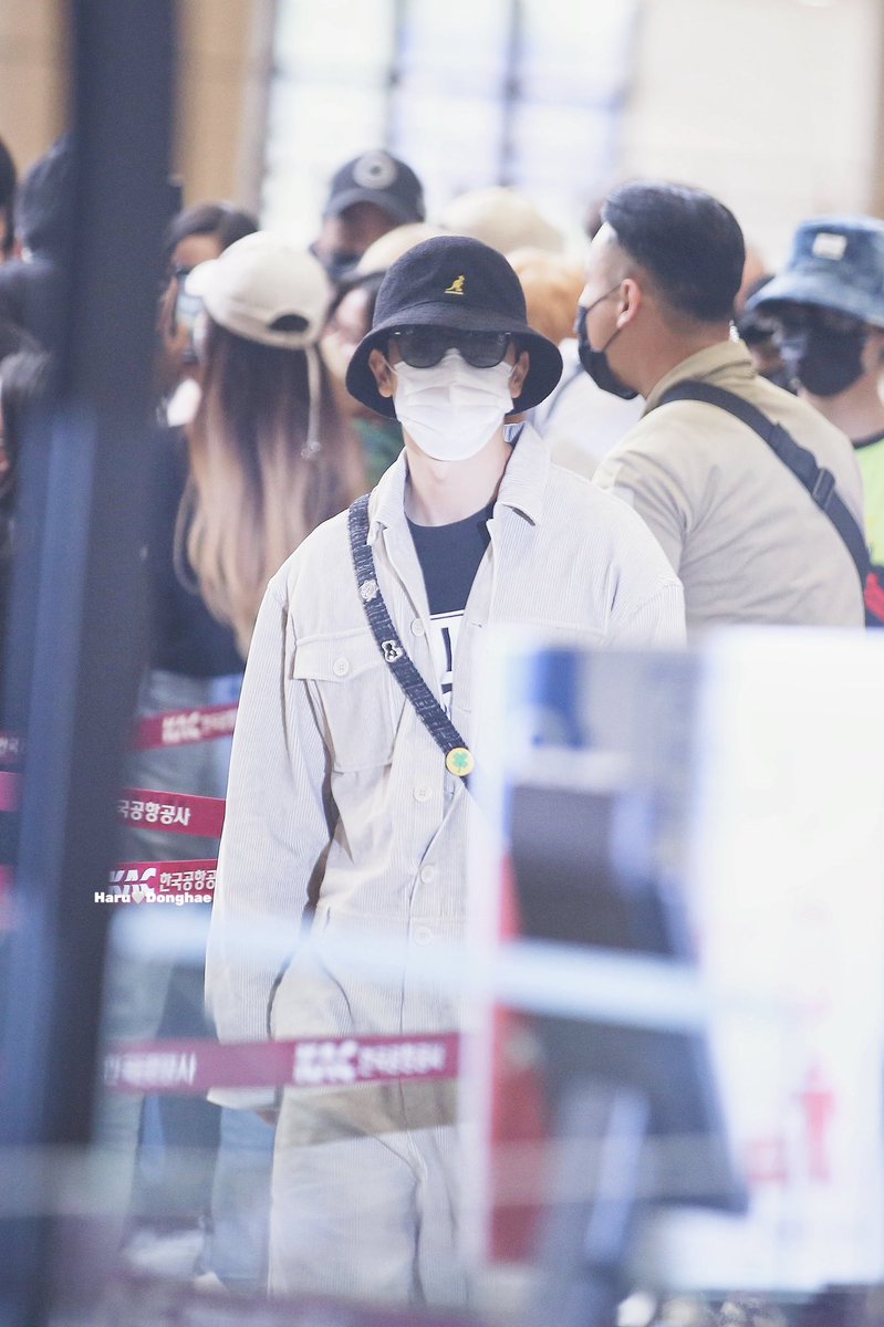 harudonghae's tweet photo. 220826  GMP 출국 ✈️
🎩

@donghae861015 
#동해  
#이동해
#donghae
#슈퍼주니어 https://t.co/375ZkLjsma