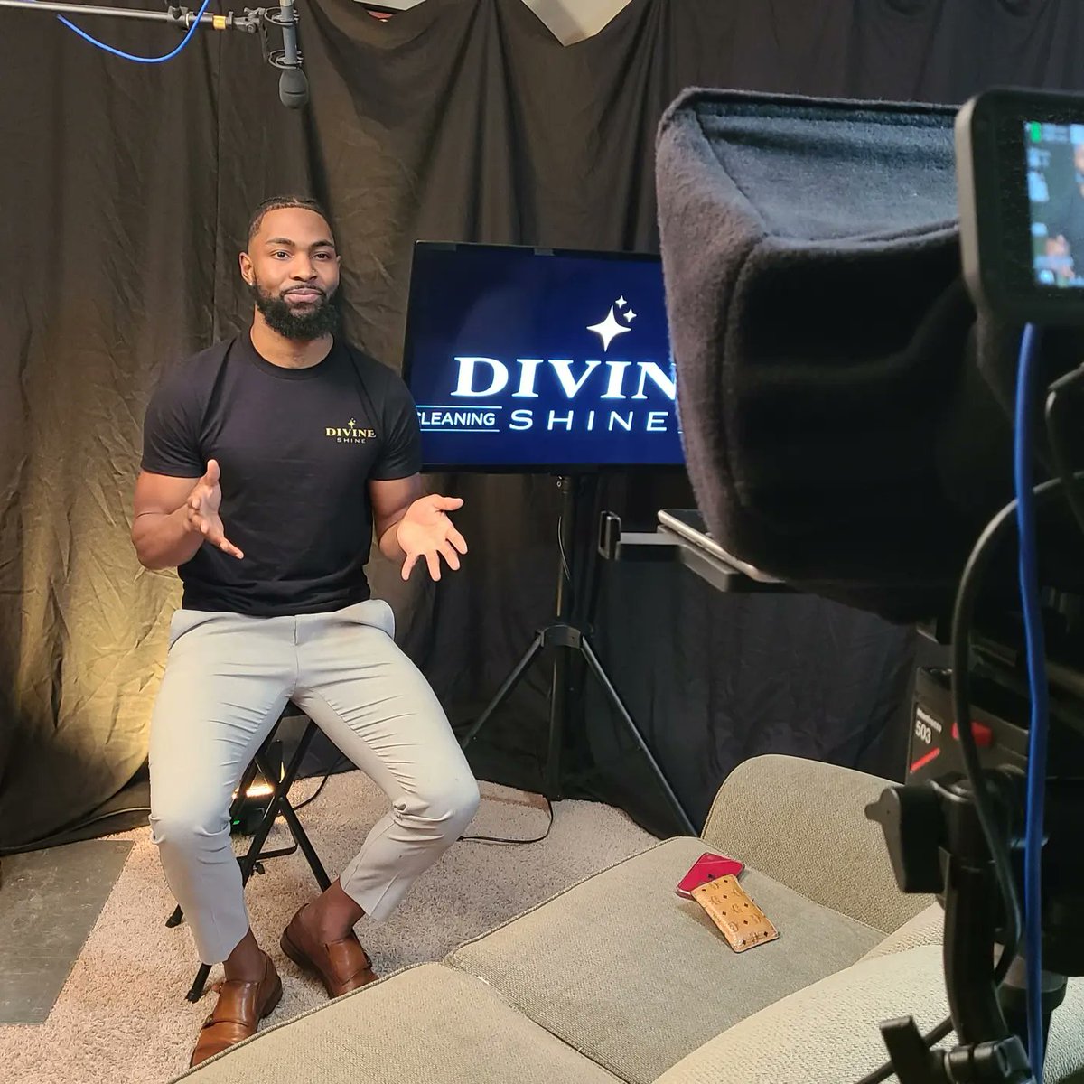 We had Darren from Divine Shine Cleaning in-house this week to film a Video Business Card! 

#contentcreator #businessinfluencer #perkinsmedia #videobusinesscard
