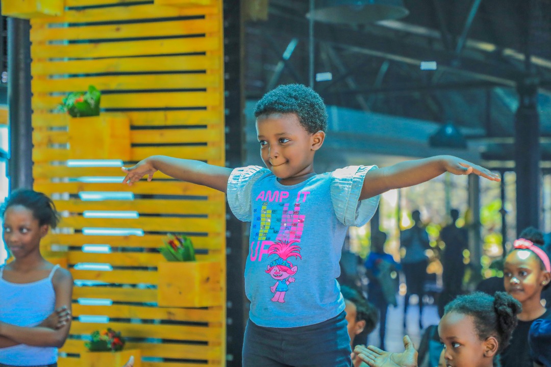 CityofKigali's tweet photo. During the Kigali Public Library's "Summer Camp", children had their talents nurtured and their horizon broadened with a variety of different activities such as theater, storytelling, illustration, gymnastics, yoga, traditional dancing, singing and play. #activeholidays https://t.co/VgjvZvkb3E