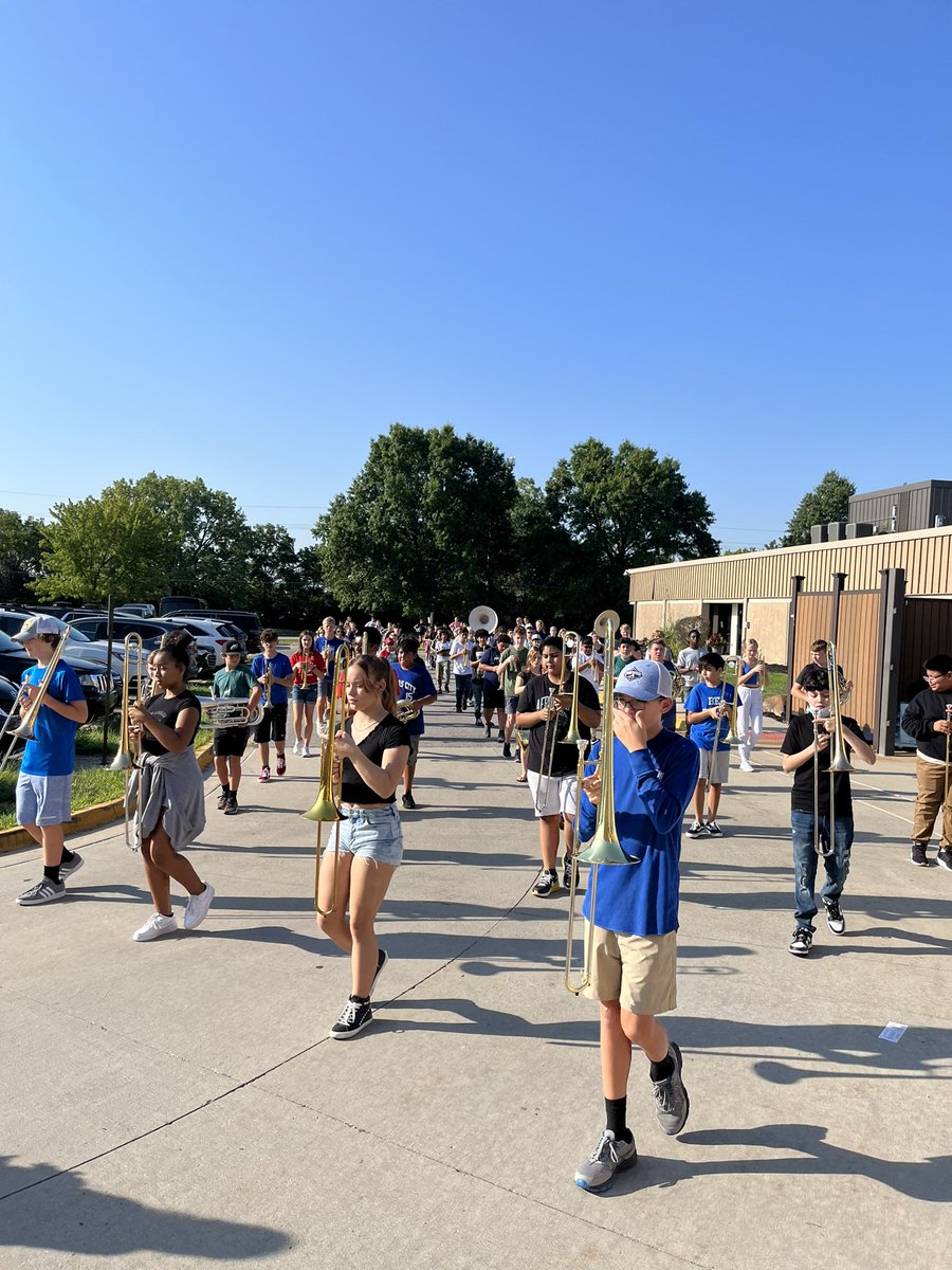 otmstigerbands's tweet photo. 3 band classes of 7th &amp; 8th graders, cheer, &amp; dance - so freaking proud of these kids! OT! @OTMSTigerPride #OTBeGreat #sohot https://t.co/iArB1OxXxp