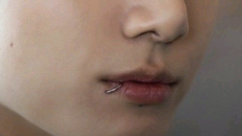 mochilooh's tweet photo. addicted to jungkook’s cupid bow shaped lips https://t.co/hhIApAX12M
