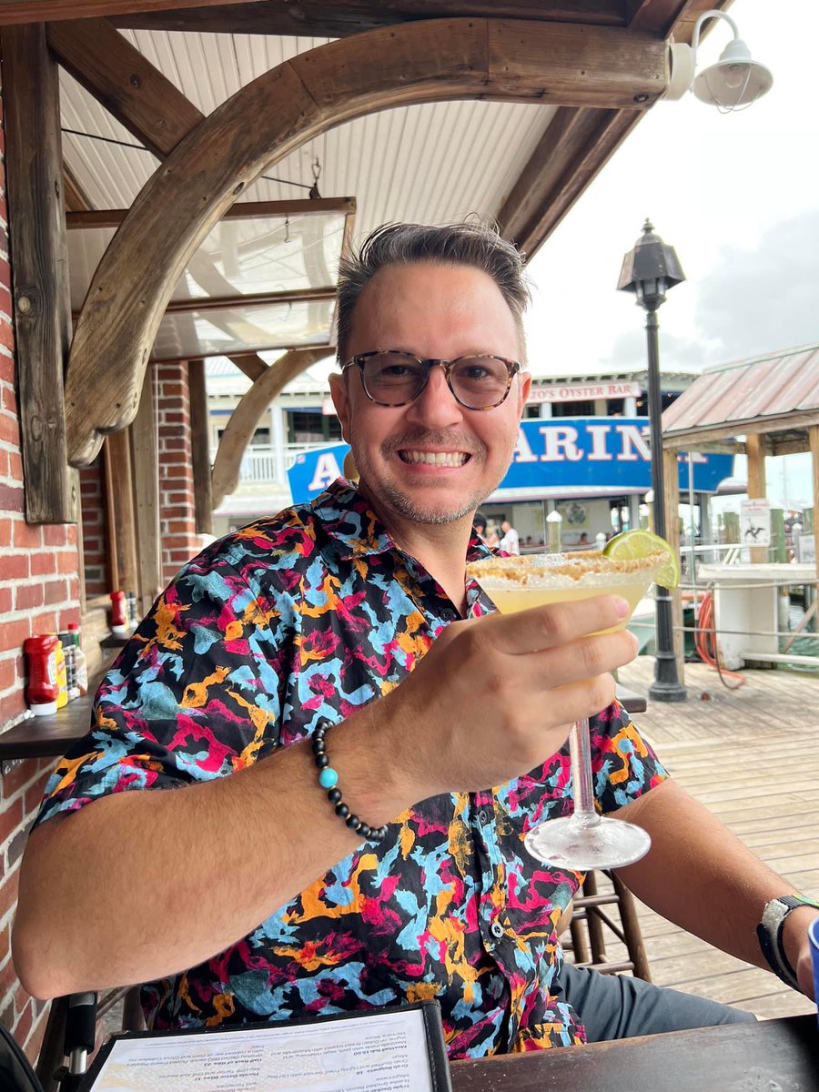 EraclidesGelman's tweet photo. Who else is waiting for 5 o’clock - Sean Callahan (Orlando) ???? #VodkaFriday https://t.co/0IVsmXX1ma