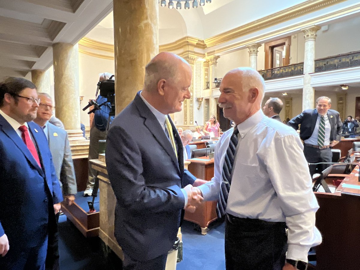 KYSenateGOP's tweet photo. Senator @maxwellwise just introduced, and the Senate adopted, a resolution recognizing @ky_lrc photographer Bruce Phillips, who will soon be retiring. 

Bruce is an incredible talent. Thanks for everything, Bruce! https://t.co/HWReN51l7r